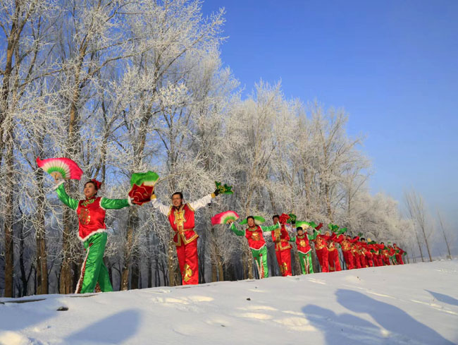 秧歌表演。七里屯村供圖